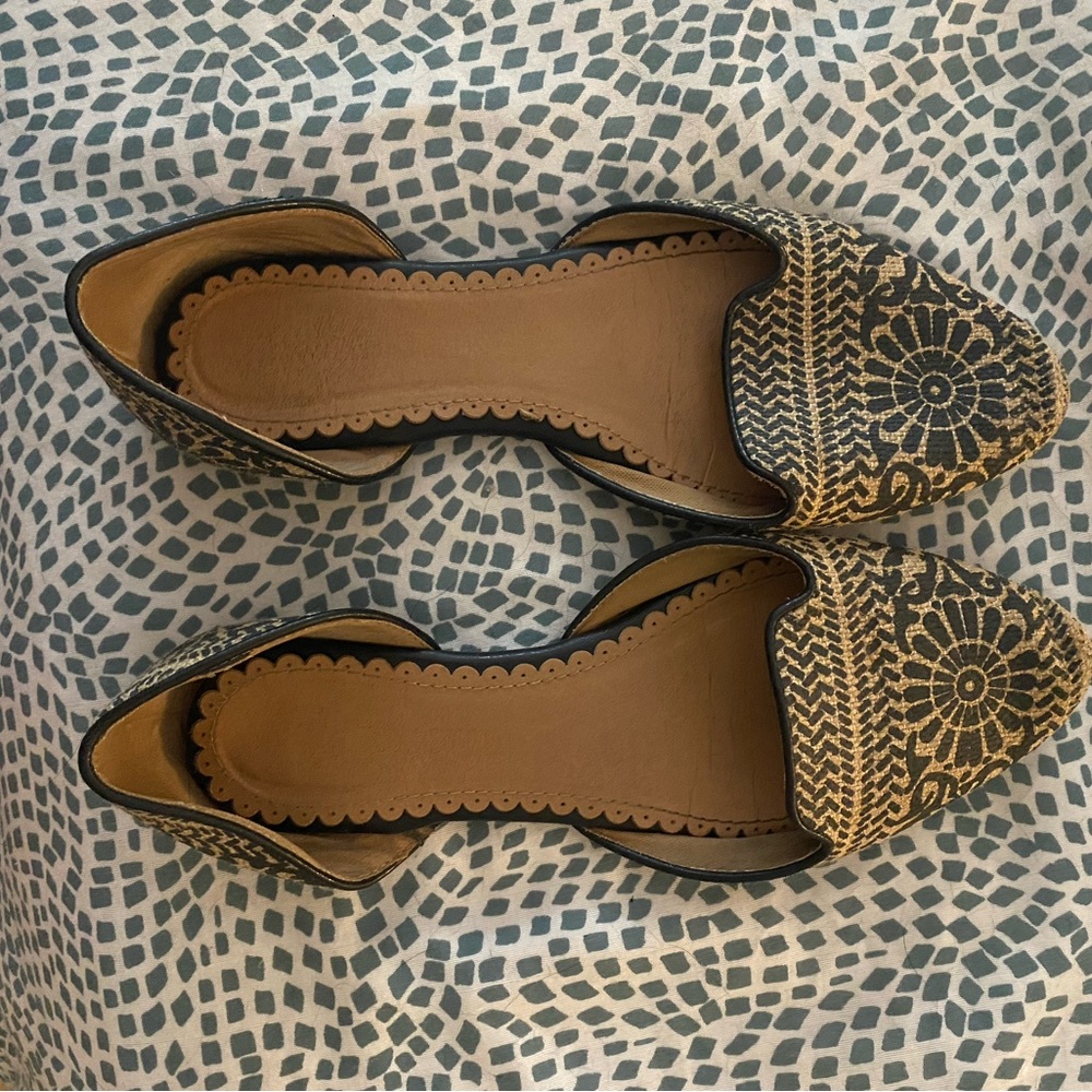 Black and tan flats